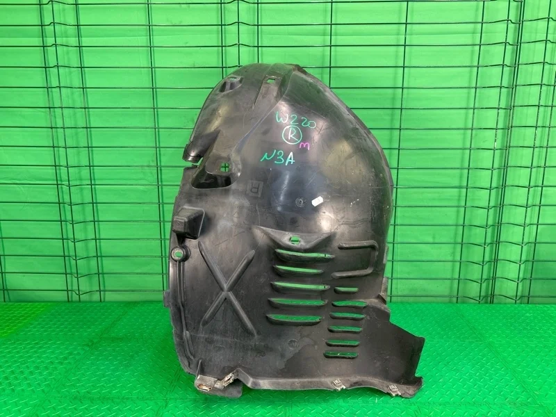 Подкрылок Mercedes-Benz 12/03/2001 W220