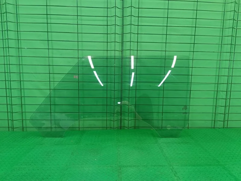 Стекло двери MINI COOPER S 10.2010 Clubman R55 LCI HB