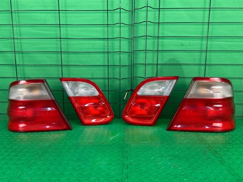 Фонарь Mercedes-Benz CLK 10..2000 W208