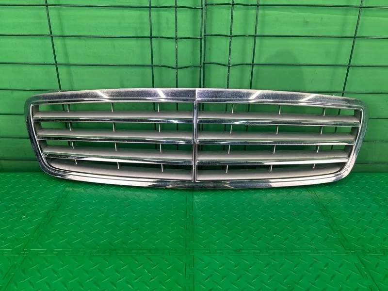 Решетка радиатора Mercedes-Benz 08.04.2005 W203