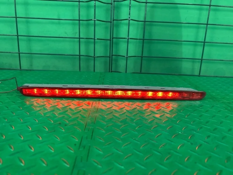 Дополнительный стоп-сигнал Mercedes-Benz 08.04.2005 W203