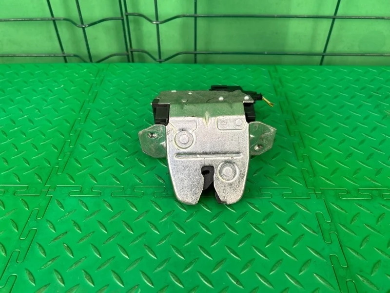 Замок багажника Mercedes-Benz 04.05.2004 W203