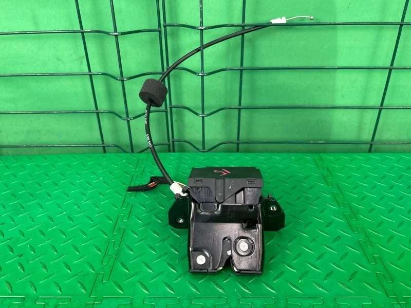 Замок багажника Mercedes-Benz 31.07.2003 W211