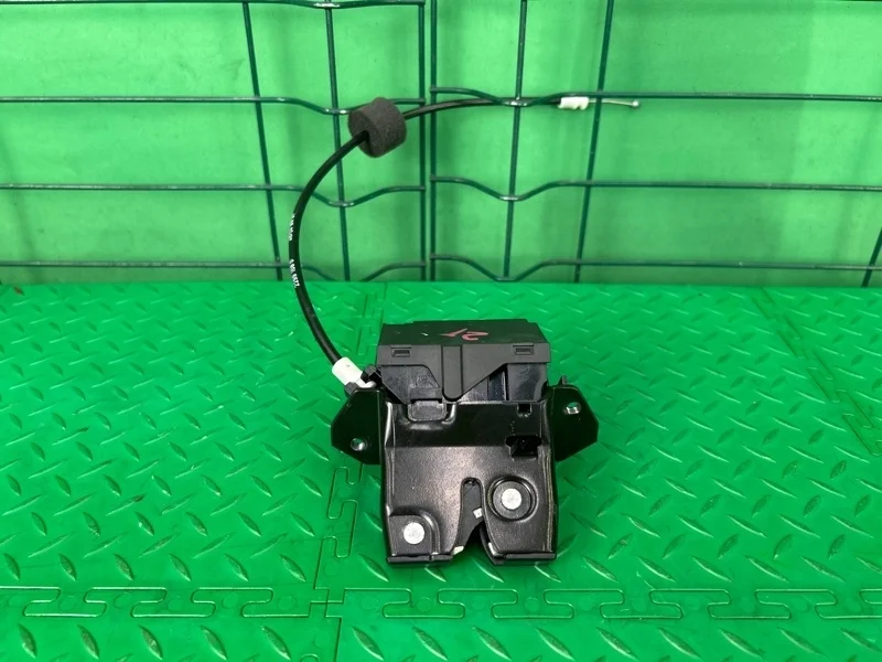 Замок багажника Mercedes-Benz 31.01.2005 W203