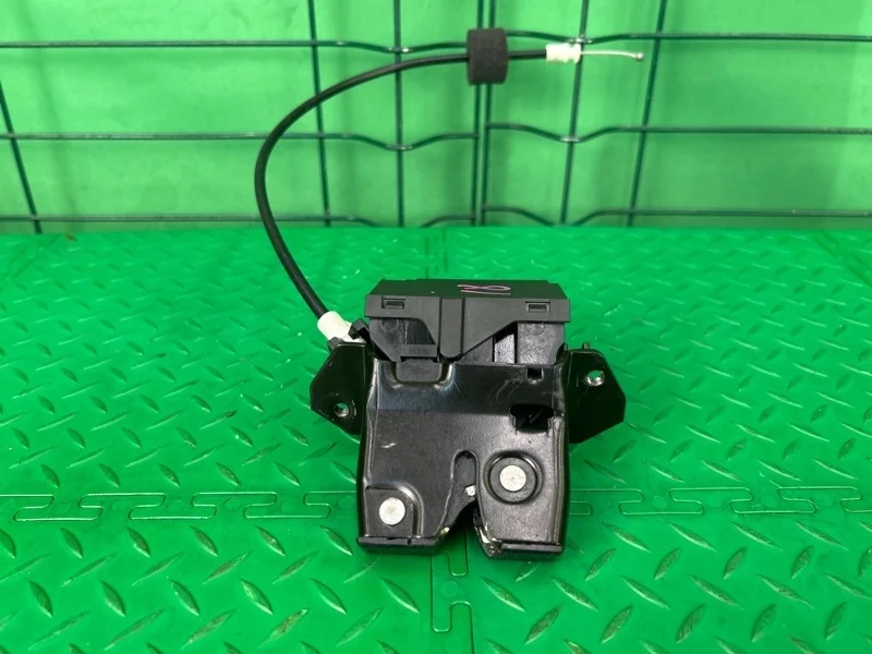 Замок багажника Mercedes-Benz 10.01.2005 W203