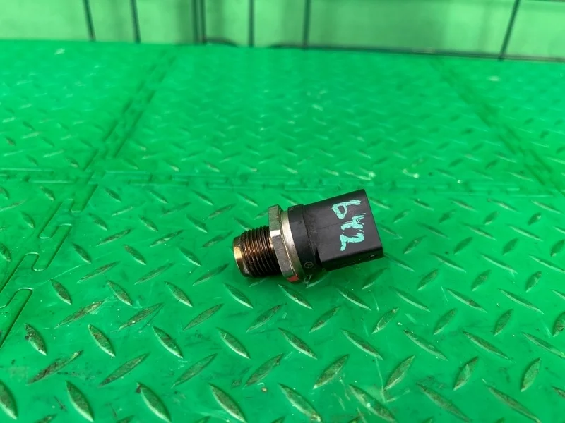 Датчик давления топлива Mercedes-Benz W204