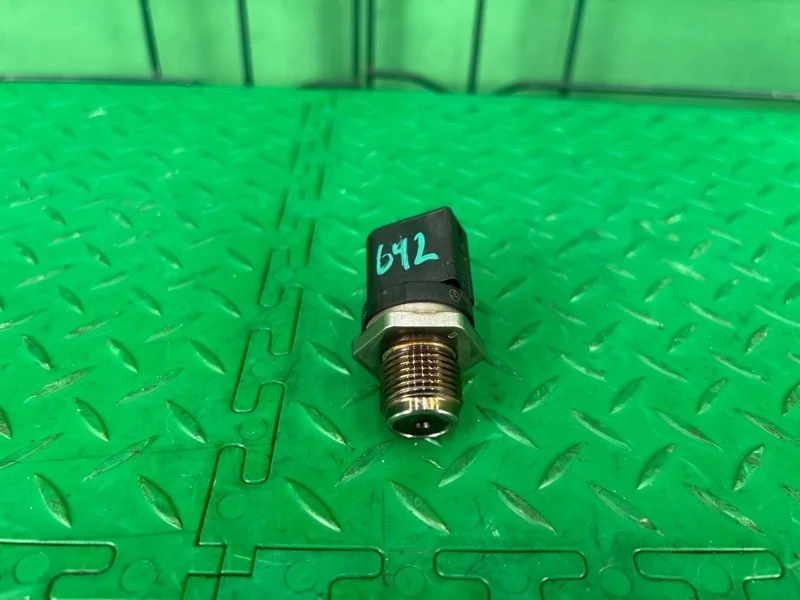 Датчик давления топлива Mercedes-Benz W204