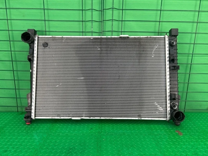 Радиатор охлаждения Mercedes-Benz 08.04.2005 W203