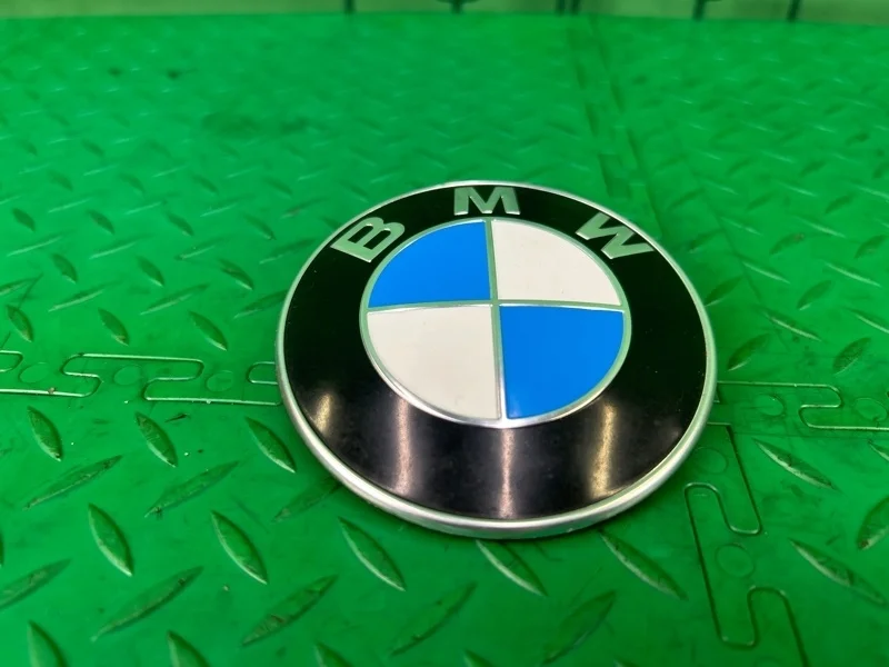 Эмблема на капот BMW 5 2003 E60