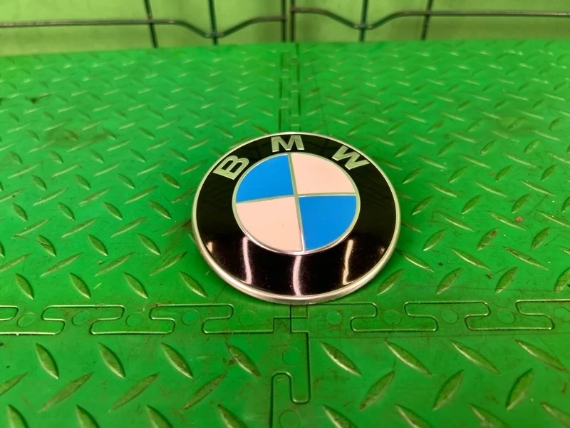 Эмблема на капот BMW X5 E70