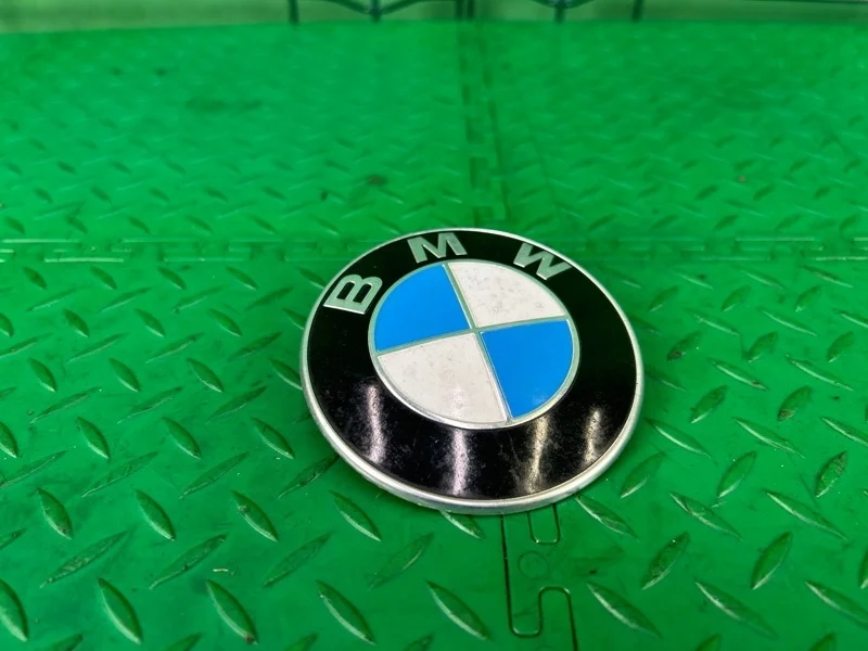 Эмблема на капот BMW X1 2012 E84