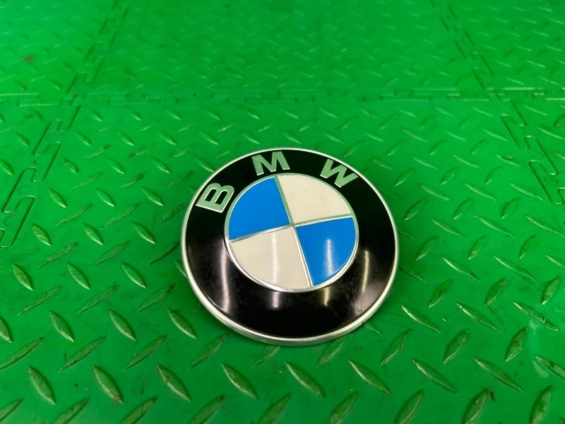 Эмблема на капот BMW 5 E60
