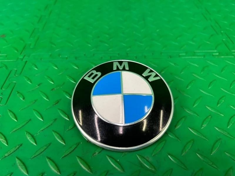 Эмблема на капот BMW 5 E60