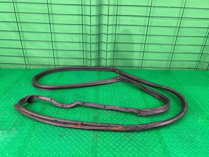 Уплотнитель двери Mercedes-Benz 06.07.1999 W210