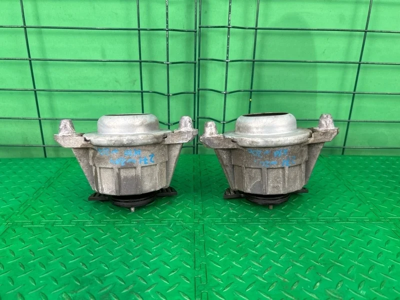 Опора двигателя Mercedes-Benz 27.05.2009 W204