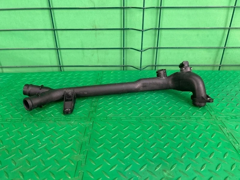 Патрубок системы охлаждения Mercedes-Benz 02.11.2004 W203