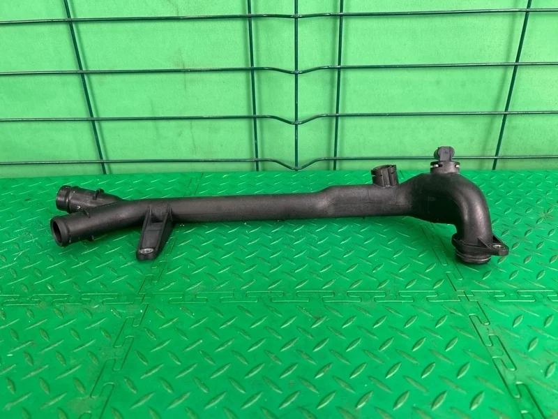 Патрубок системы охлаждения Mercedes-Benz 08.04.2005 W203