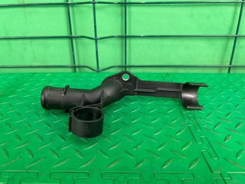 Патрубок системы охлаждения Mercedes-Benz 08.04.2005 W203