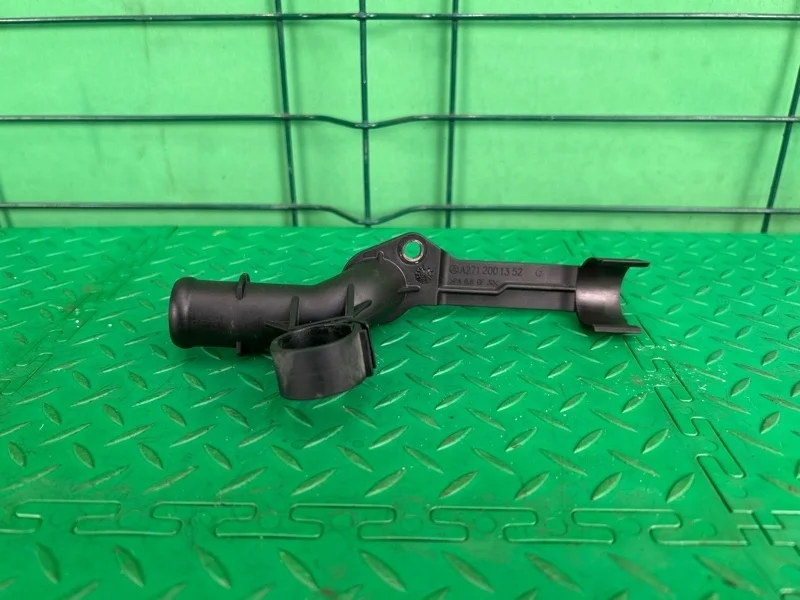 Патрубок системы охлаждения Mercedes-Benz 02.11.2004 W203