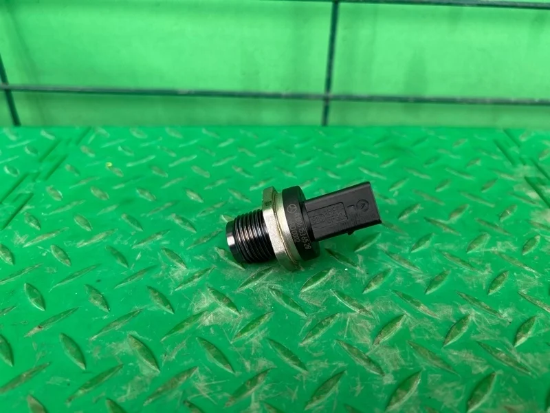 Датчик давления топлива Mercedes-Benz W211