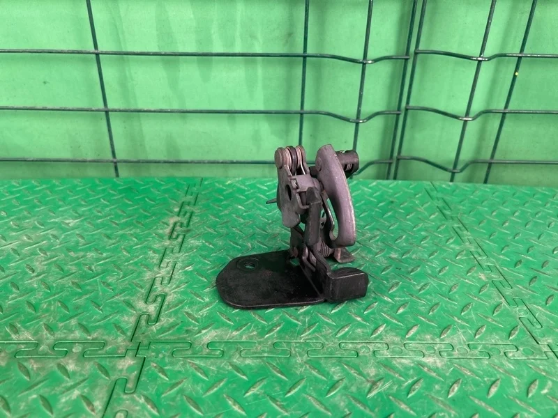 Замок капота Mercedes-Benz 04.05.2004 W203