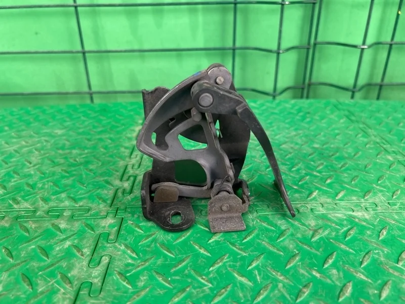 Замок капота Mercedes-Benz 02.11.2004 W203