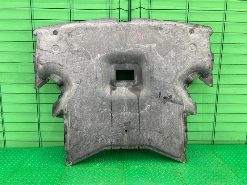 Защита двигателя Mercedes-Benz 04.05.2004 W203