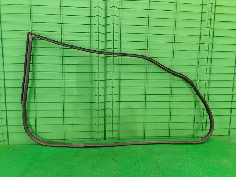 Уплотнитель двери Mercedes-Benz 06.07.1999 W210