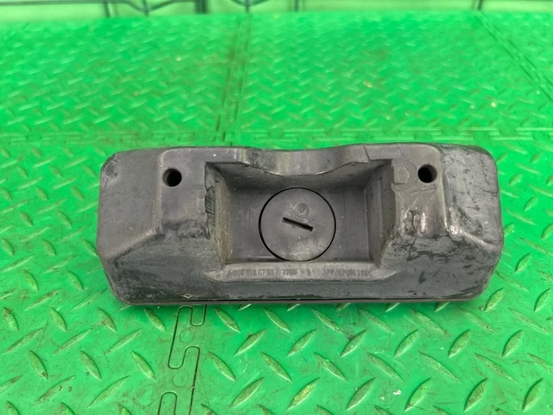 Упор домкрата Mercedes-Benz 05/10/2009 W204