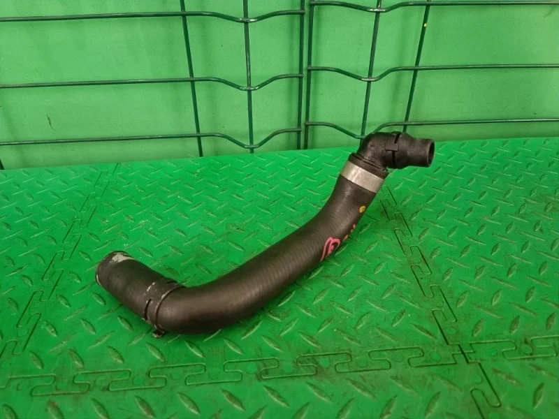 Патрубок системы охлаждения Mercedes-Benz 20/08/2004 W211