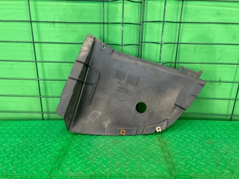 Подкрылок передняя часть Mercedes-Benz CLK 10..2000 W208