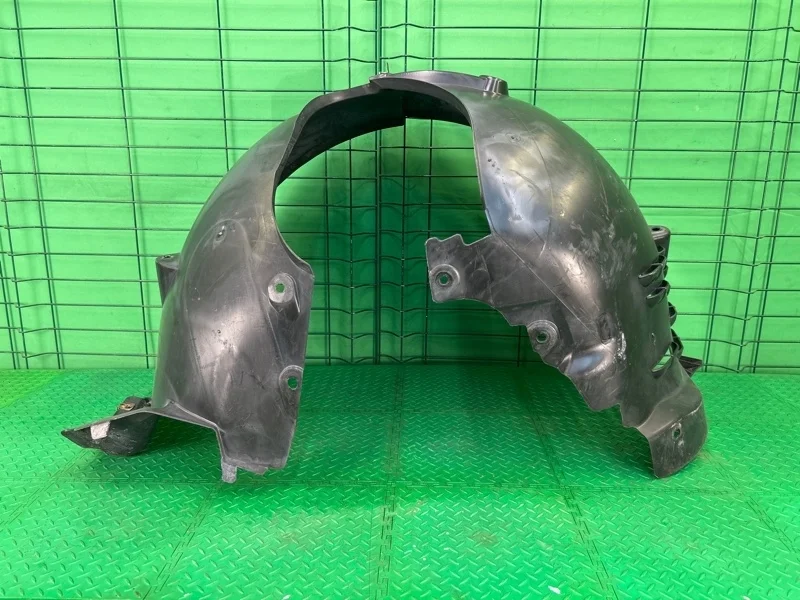 Подкрылок Mercedes-Benz 10.09.2002 W211