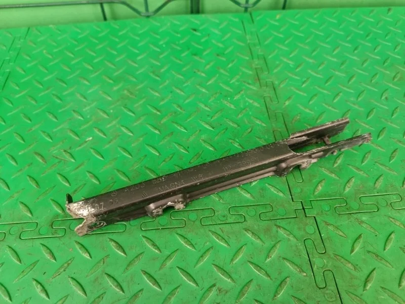 Кронштейн бампера Mercedes-Benz 08.04.2005 W203