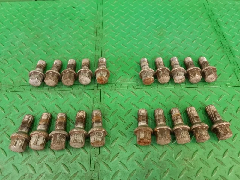 Болт колесный Mercedes-Benz 04.03.2008 W211