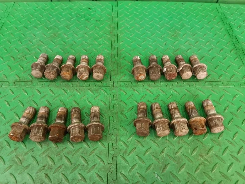 Болт колесный Mercedes-Benz 04.03.2008 W211