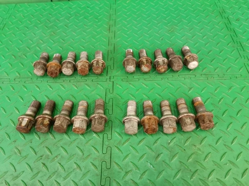 Болт колесный Mercedes-Benz 06.10.2007 W211