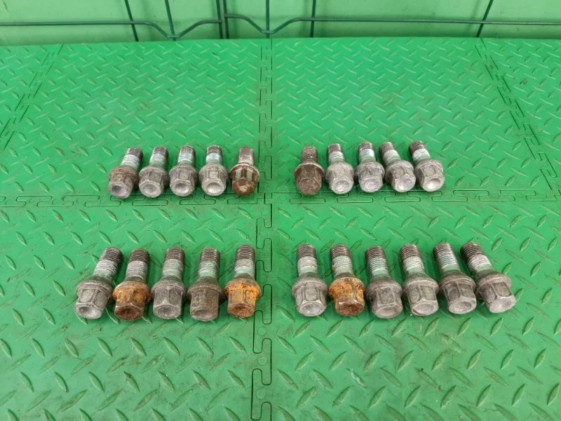 Болт колесный Mercedes-Benz 06.10.2007 W211