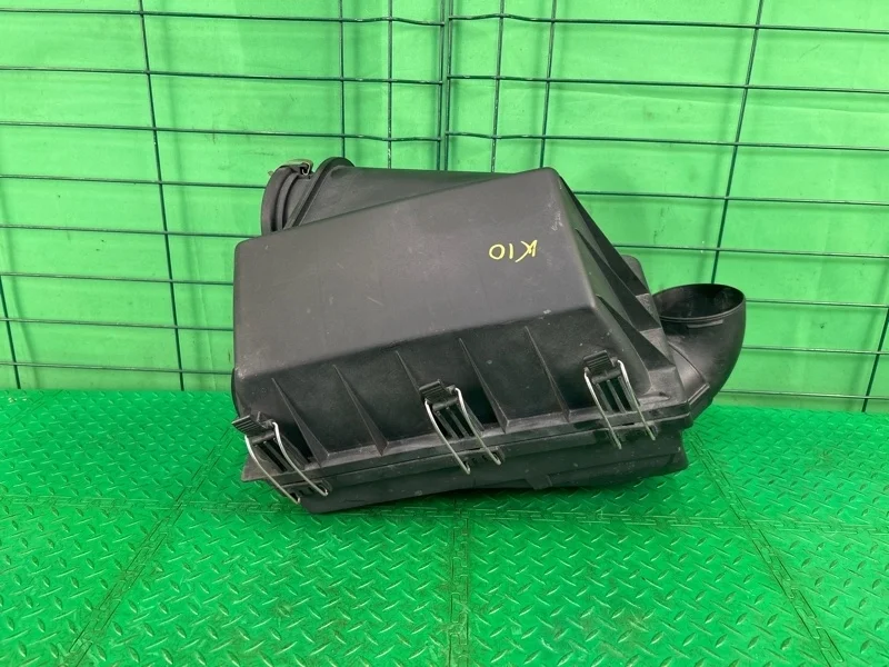 Корпус воздушного фильтра Mercedes-Benz 10..2002 W210