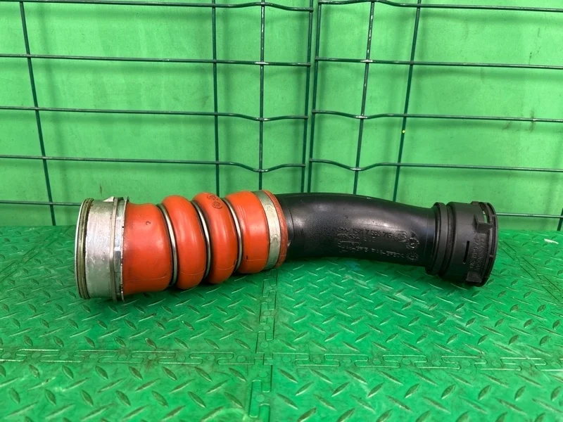 Патрубок интеркулера BMW X5 E70