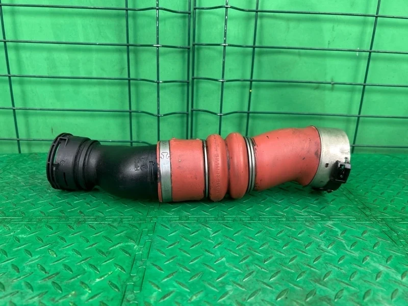 Патрубок интеркулера BMW 5 F10