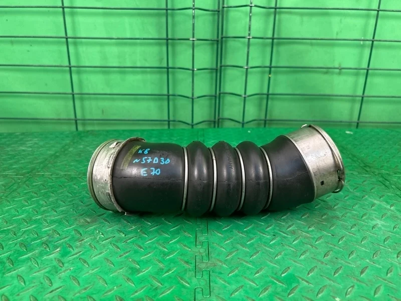 Патрубок интеркулера BMW X5 E70