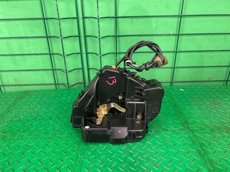 Замок двери Mercedes-Benz 08.04.2005 W203