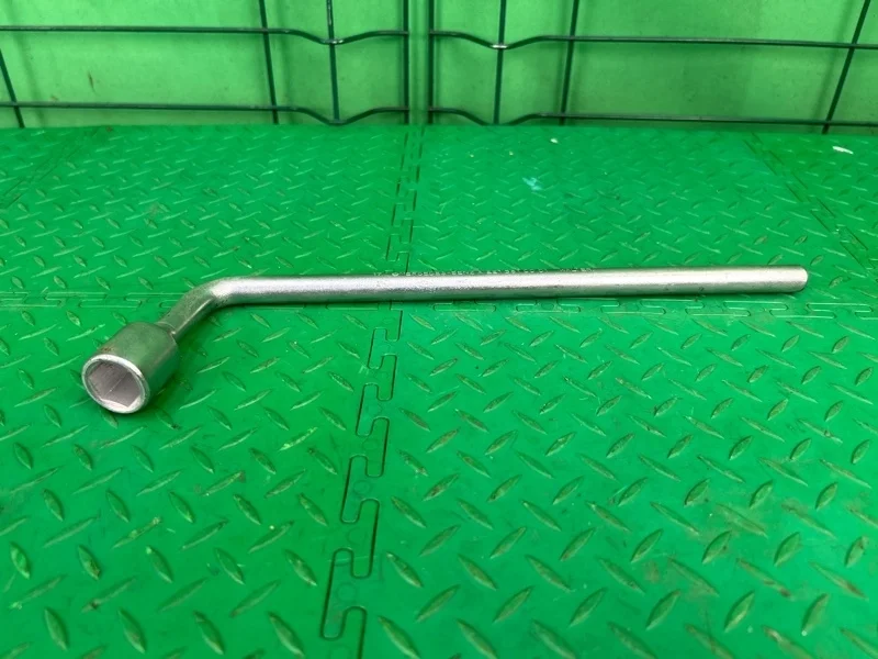 Ключ балонный Mercedes-Benz W204