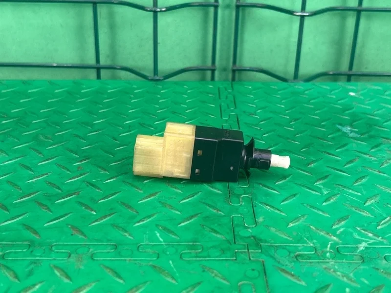 Выключатель стоп-сигнала Mercedes-Benz CLS 30/09/2008 W219