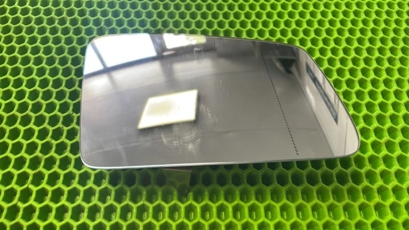 Зеркальный элемент Mercedes-Benz W221