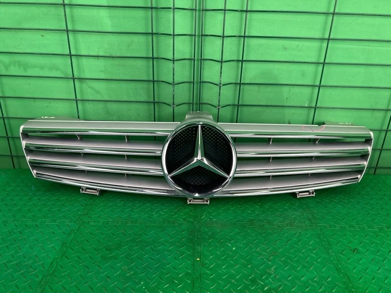 Решетка радиатора Mercedes-Benz CLS 2005 W219