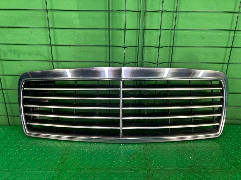 Решетка радиатора Mercedes-Benz W210