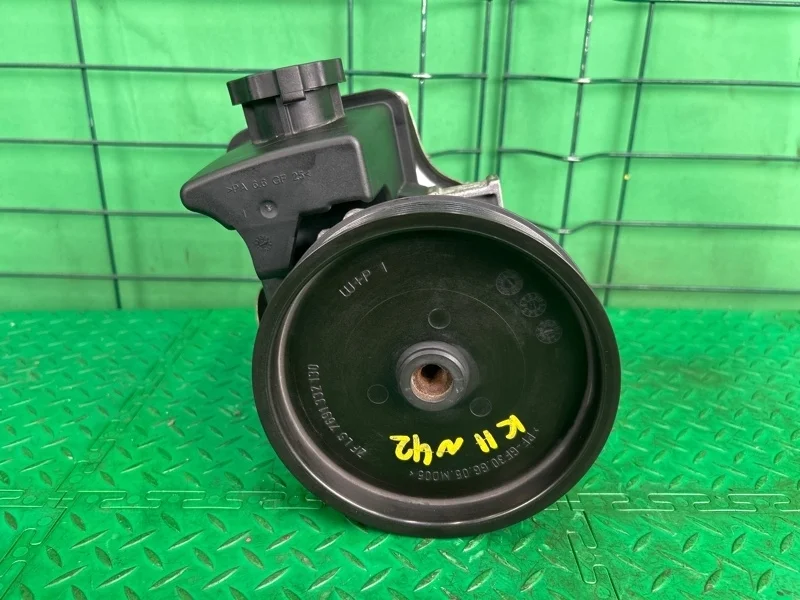 Насос гидроусилителя руля Mercedes-Benz 2004 W203