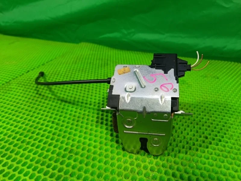 Замок багажника Mercedes-Benz 2001 W203