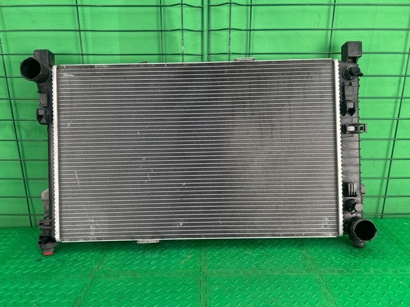 Радиатор охлаждения Mercedes-Benz 2004 W203